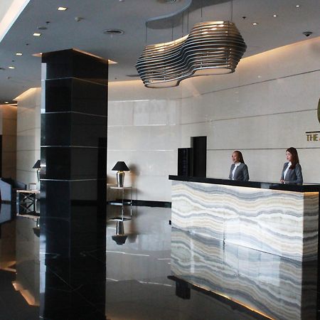 The Alpha Suites Makati City Екстер'єр фото