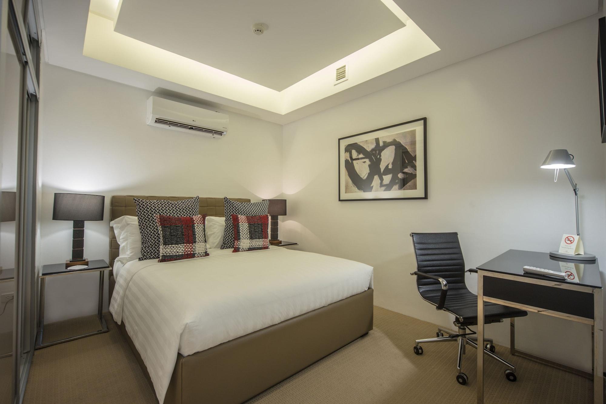 The Alpha Suites Makati City Екстер'єр фото