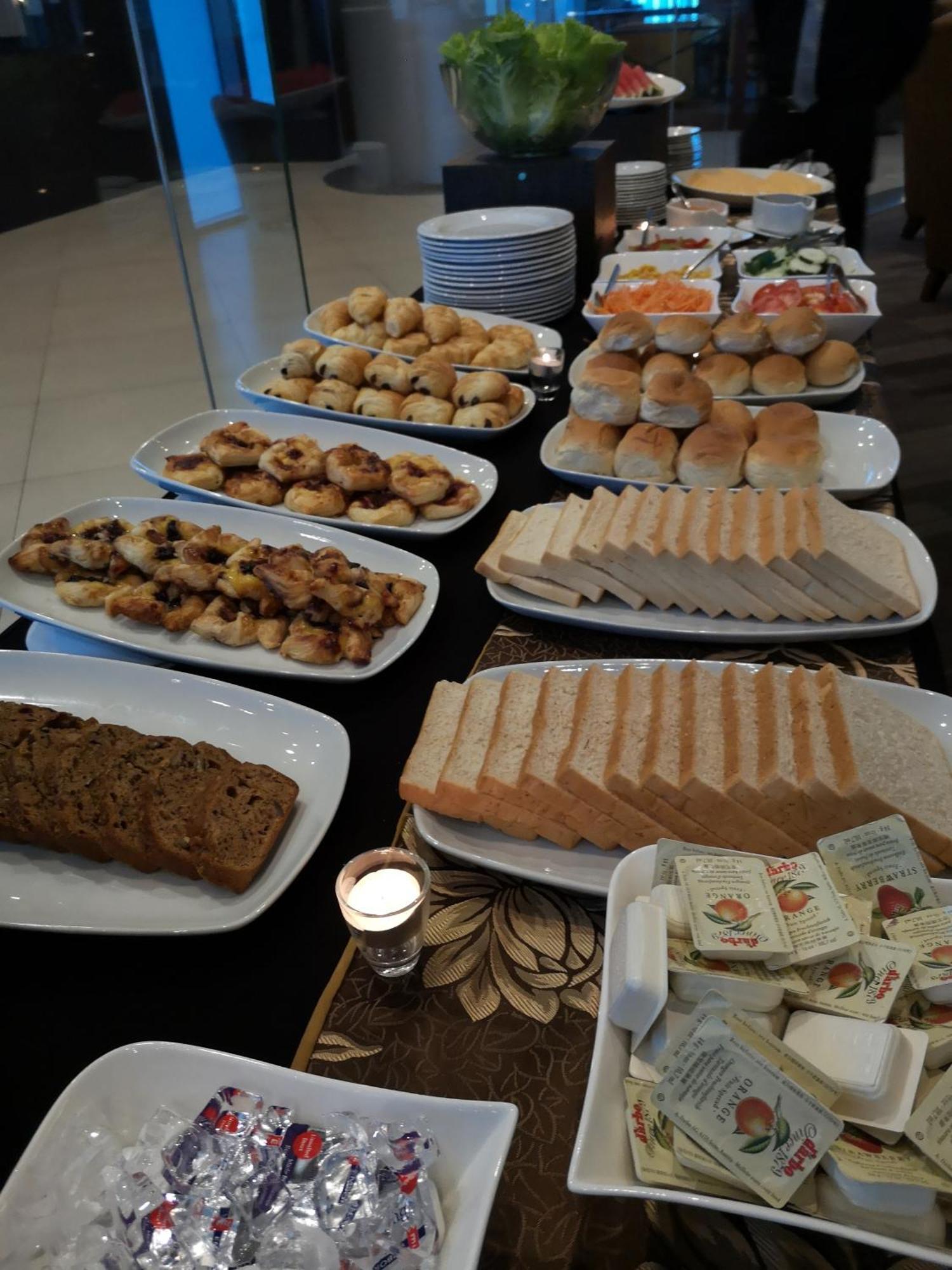 The Alpha Suites Makati City Екстер'єр фото