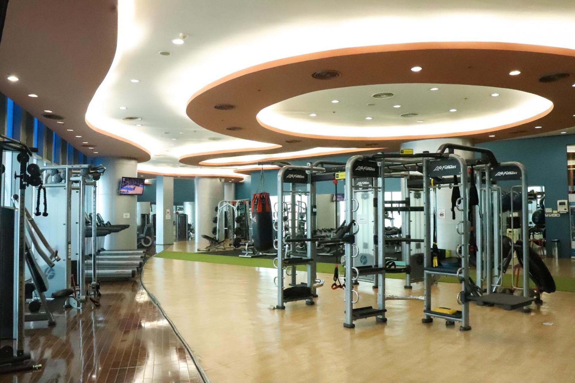 The Alpha Suites Makati City Екстер'єр фото