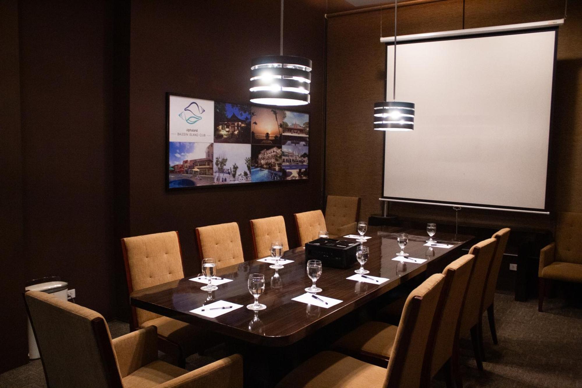 The Alpha Suites Makati City Екстер'єр фото