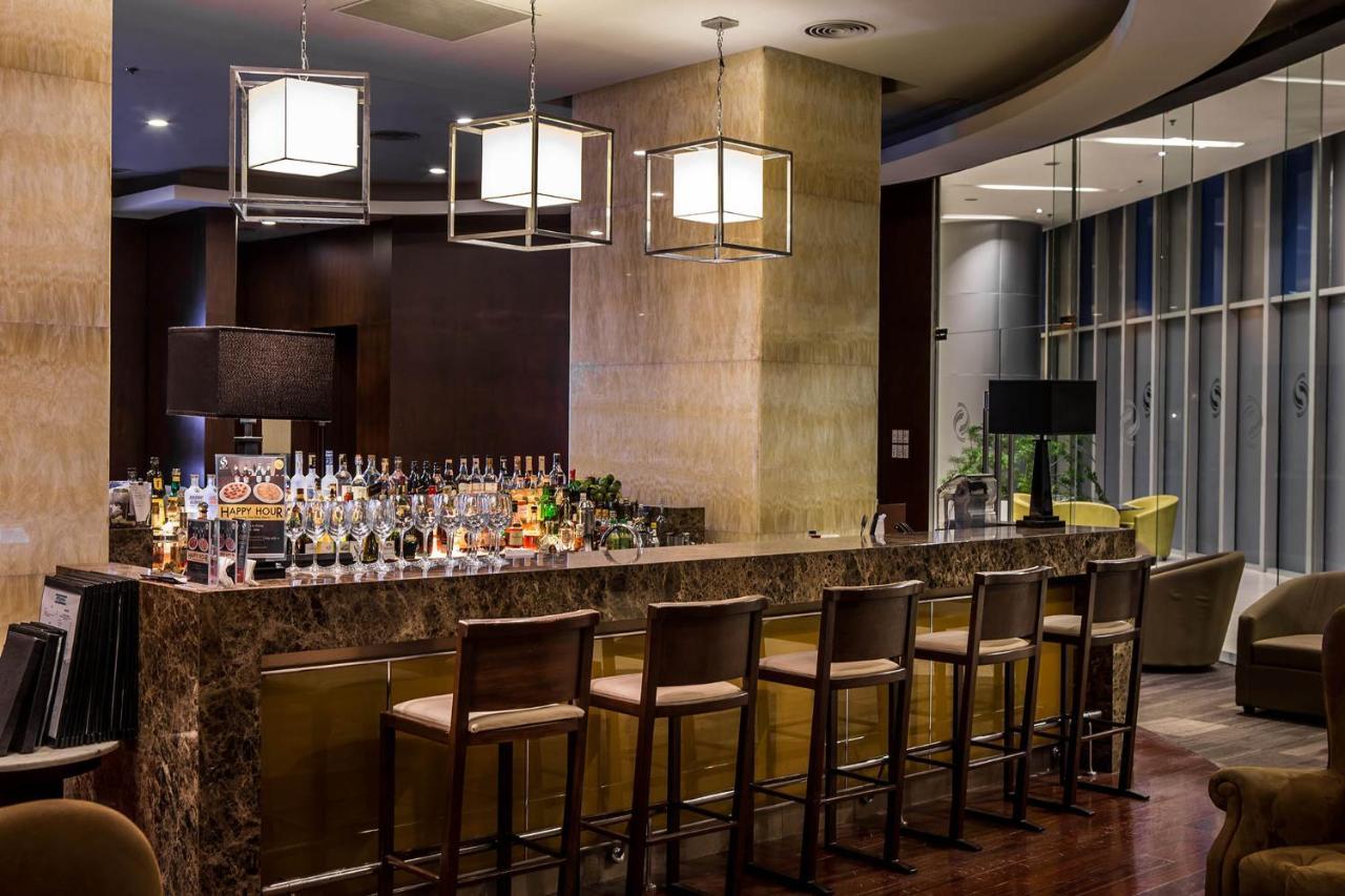 The Alpha Suites Makati City Екстер'єр фото