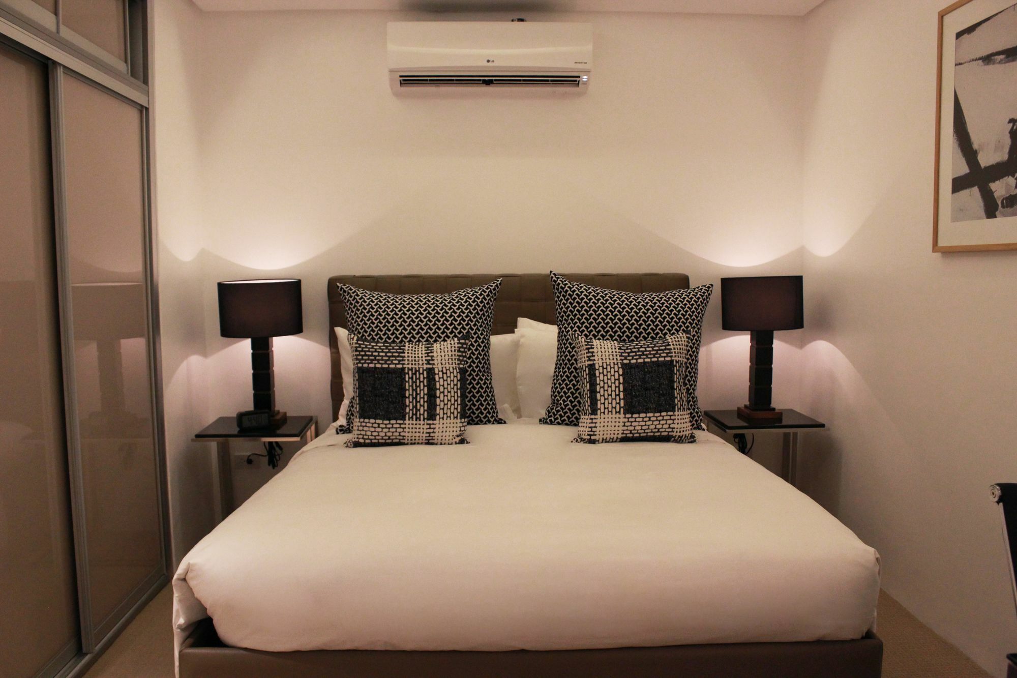 The Alpha Suites Makati City Екстер'єр фото