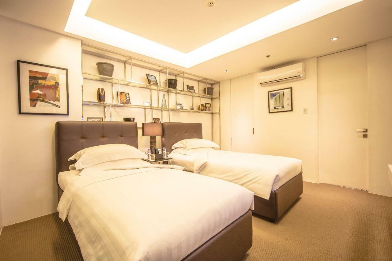 The Alpha Suites Makati City Екстер'єр фото