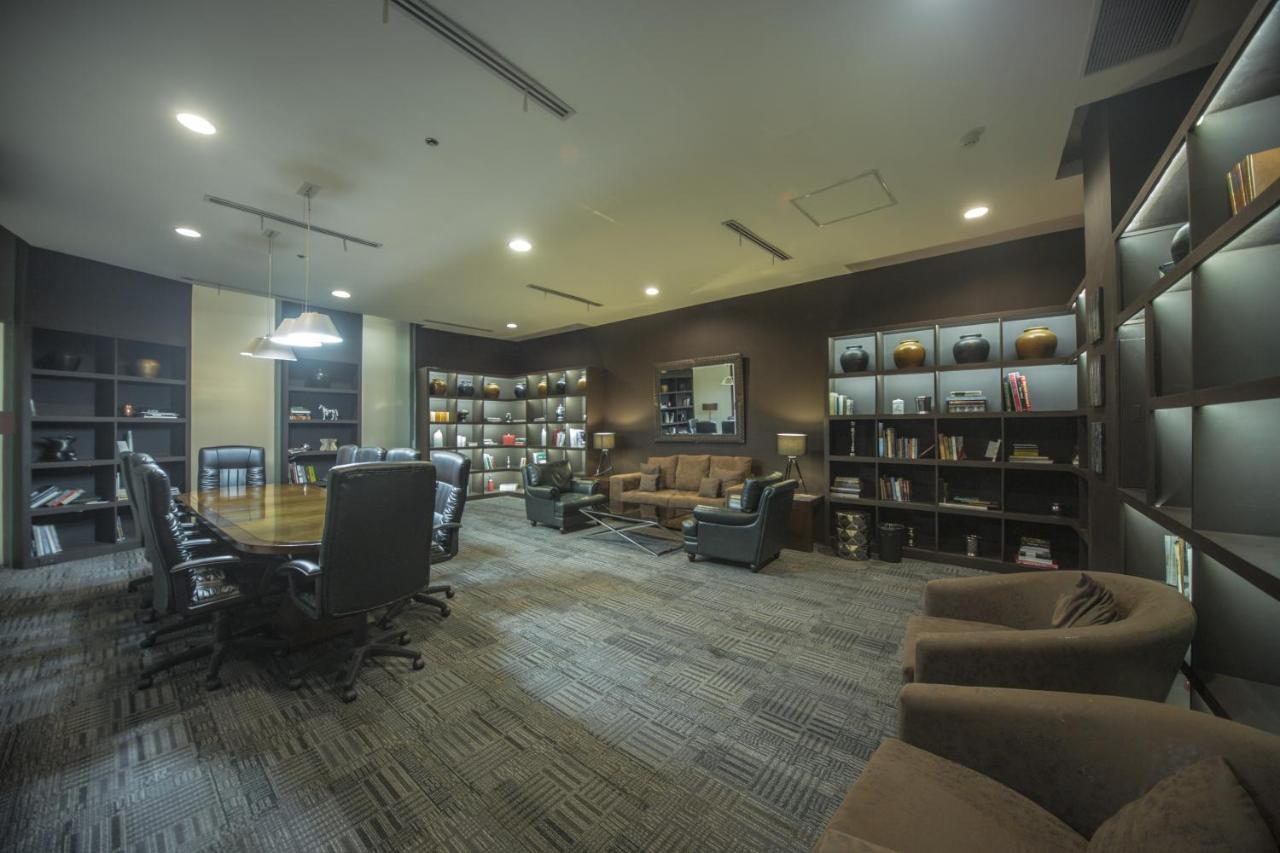 The Alpha Suites Makati City Екстер'єр фото