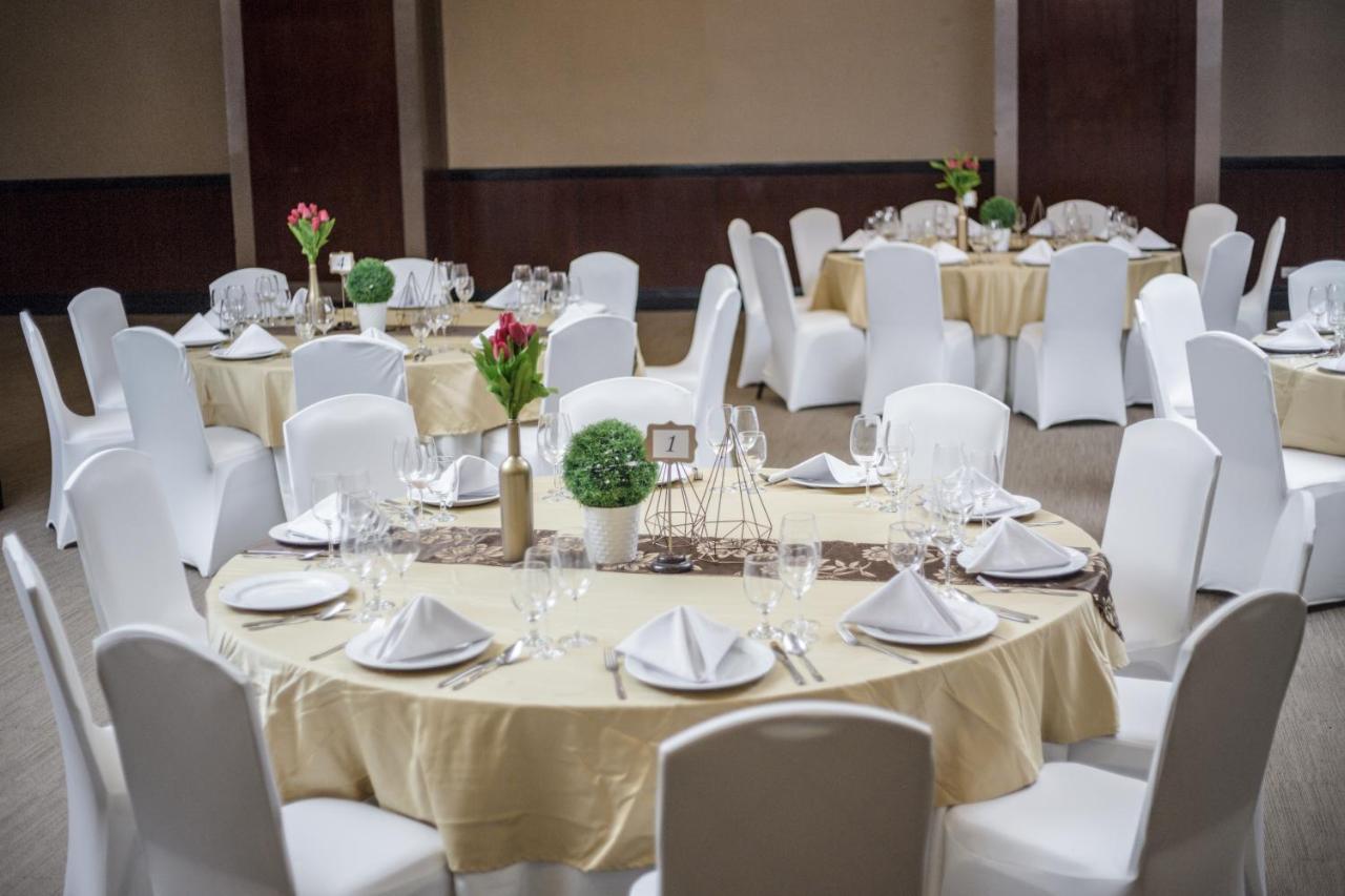 The Alpha Suites Makati City Екстер'єр фото