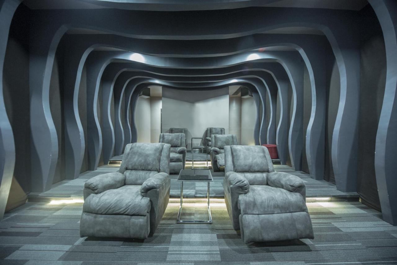 The Alpha Suites Makati City Екстер'єр фото