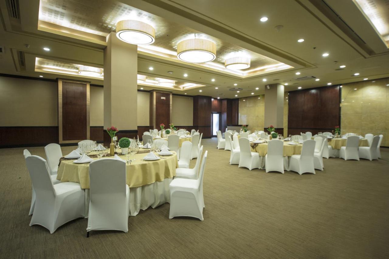 The Alpha Suites Makati City Екстер'єр фото