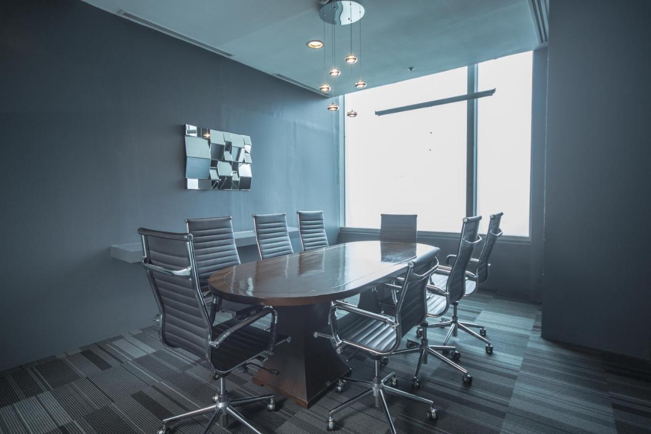The Alpha Suites Makati City Екстер'єр фото